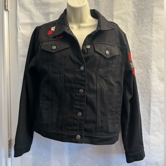 The Edit by Seventeen Love Me black jean jacket w/embroidered flowers Sz-M. W11 - Picture 4 of 14